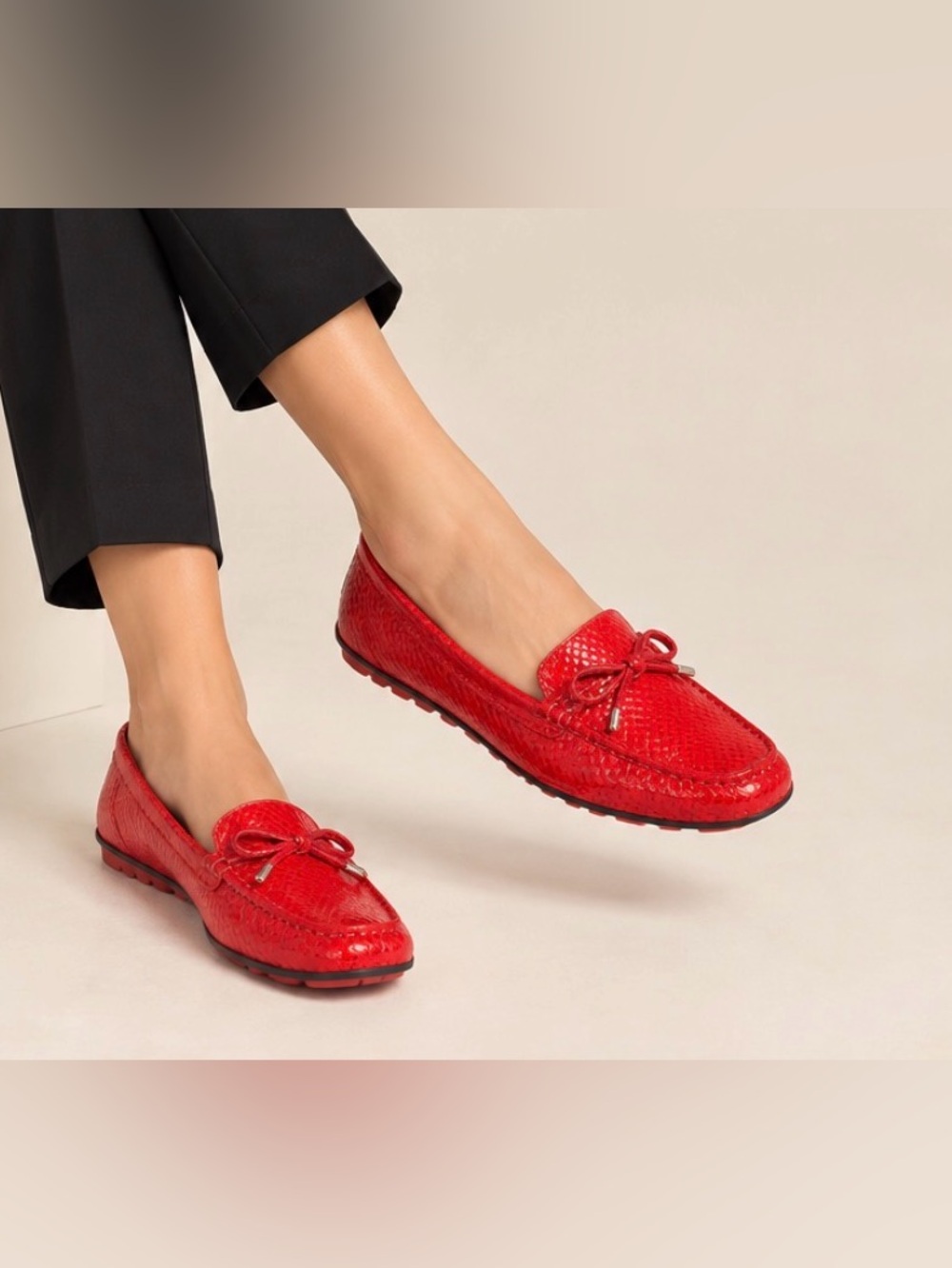 Isaac Mizrahi Red Glossy Croc Embossed Loafers Bow Flats Size 9W